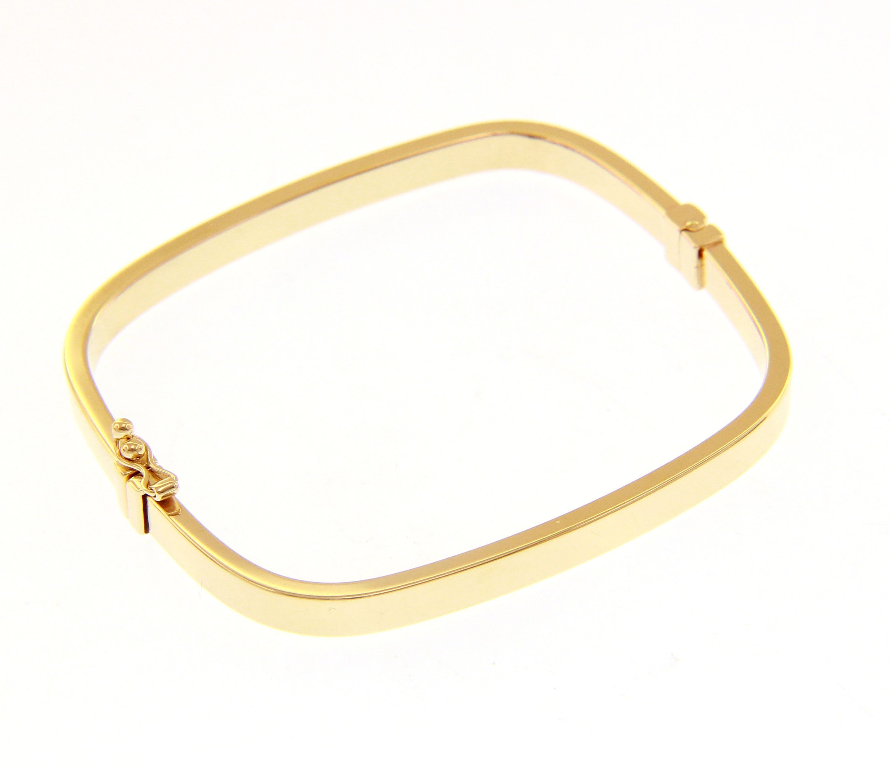 Golden parallelogram bracelet with clasp k14 (code S220001)